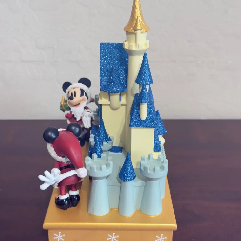 Disney Parks Mickey & Minnie Christmas Holiday Castle Countdown Calendar 2020